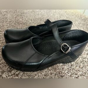 DANSKO Leather Marcelle Black Cabrio Clogs 
Women's 39 US 9